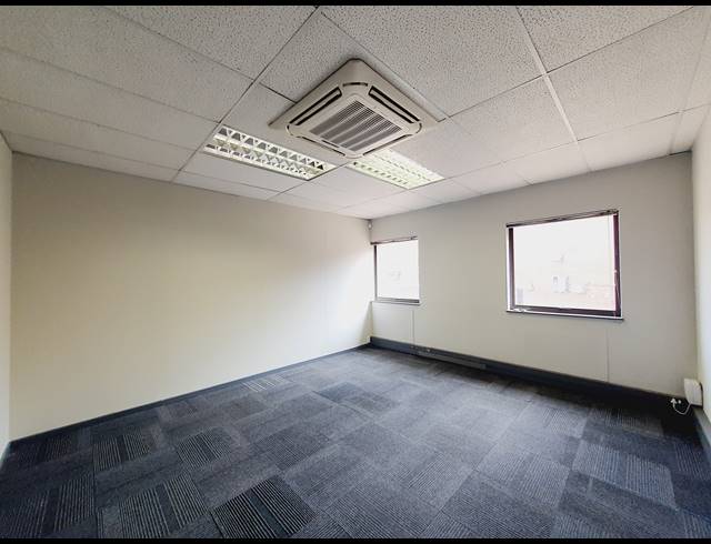 3,230M² BUSINESS TO LET IN VORNA VALLEY